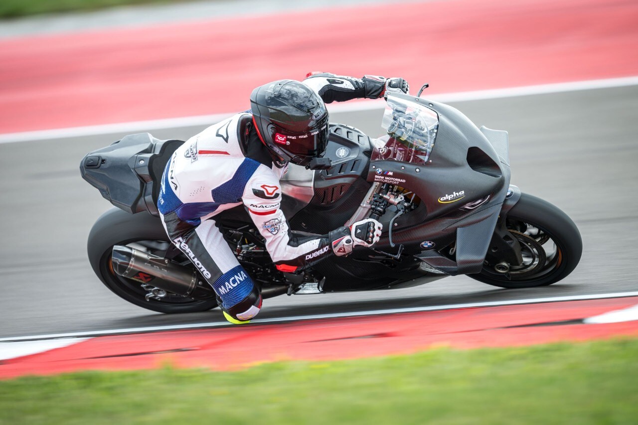 DueruoteTG #238 - Abbiamo guidato in pista la BMW che corre in SBK! 